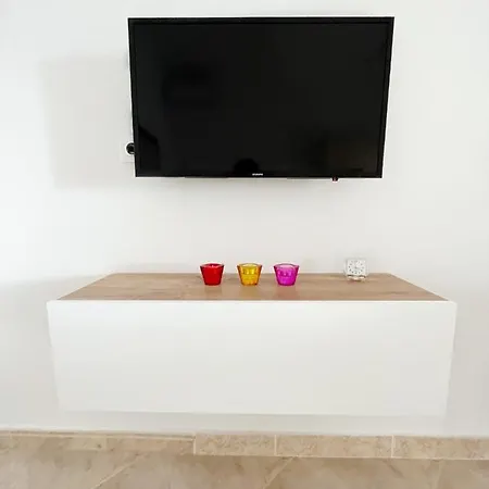 House For Two!! Angairiá